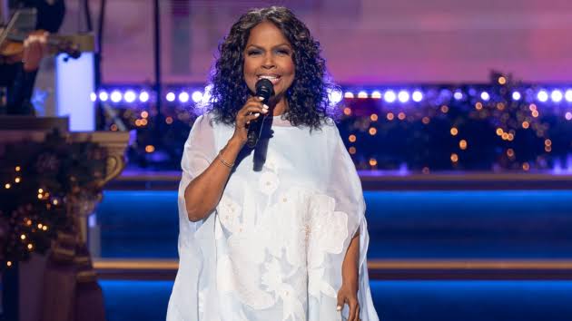 CeCe Winans live performance